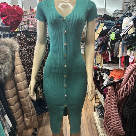 Green Button-Down Ribbed Dress - Picture 2 of 7